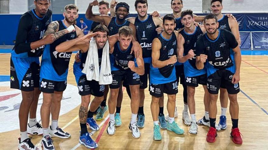 El Class San Antoni celebran su victoria en la pista del Ibersol CB Tarragona por 65-84.