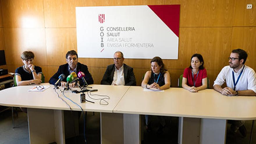 Noelia Azqueta, Manuel Palomino, Juli Fuster, Carmen Santos, Elena Bustamante y Yago Gómez, en la rueda de prensa de ayer en Can Misses.