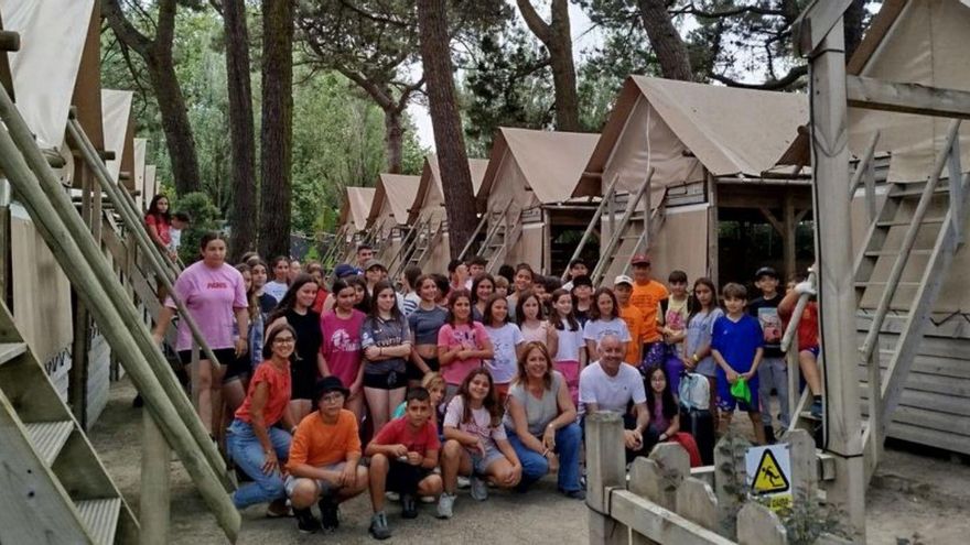 O grupo participante no Camping Baiona Playa. | // D.P: