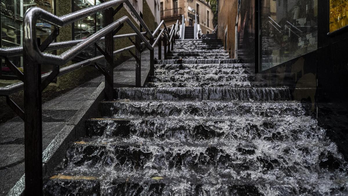 Fotogalería | Cae una tromba de agua en Cáceres este jueves