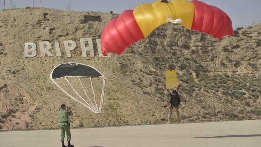 Javalí celebra el LXII Aniversario de la fundación de las Fuerzas Paracaidistas de Tierra