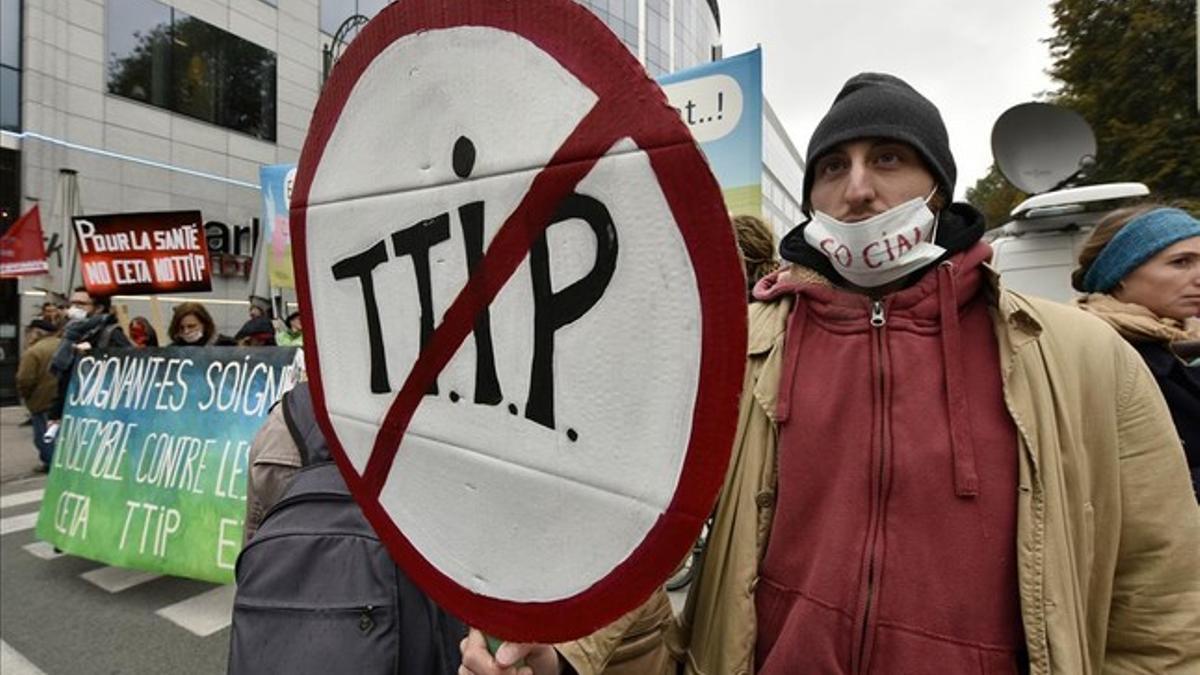 Manifestación contra el TTIP, el 15 de octubre, en Bruselas.