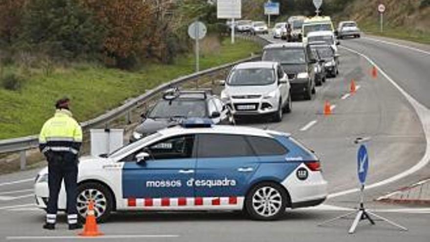 Un control d´alcoholèmia dels Mossos a Cassà de la Selva, en un imatge d´arxiu.