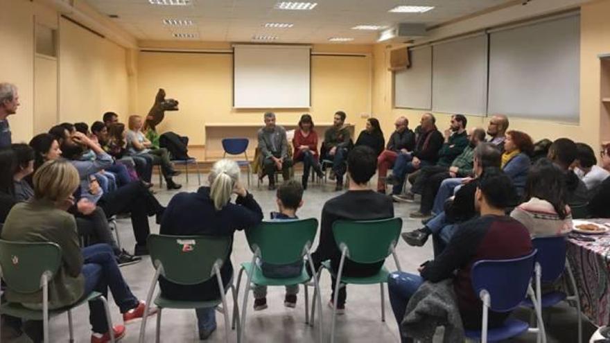 Imatge de la trobada entre persones refugiades i els seus mentors