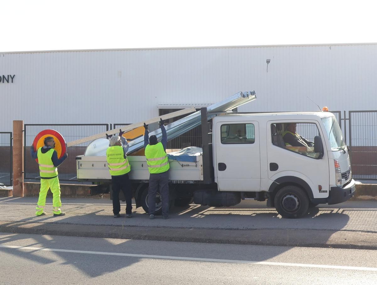 Los operarios han empezado este lunes los trabajos previos sobre el terreno.