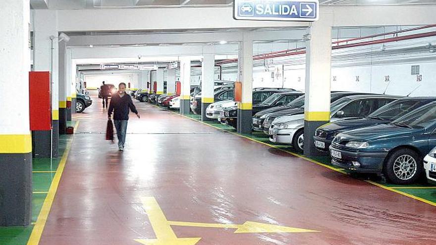 Interior del parking de la calle Venezuela, uno de los que el Concello rescatará la concesión