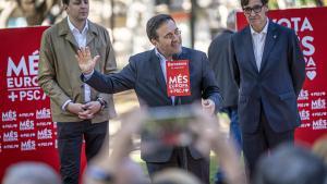 El ministro Albares, Salvador Illa y el candidato del PSC a las europeas, Javi López, en un mitin en Nou Barris