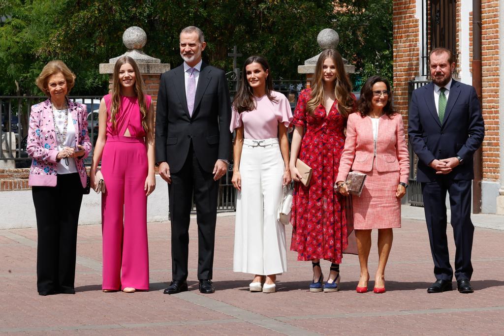 La familia real en la confirmación de la infanta Sofía.