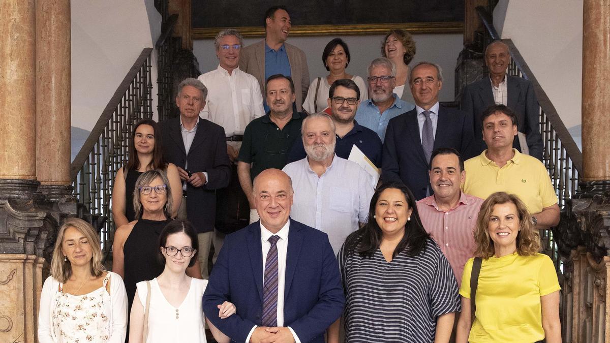 Autoridades y representantes de los colectivos.