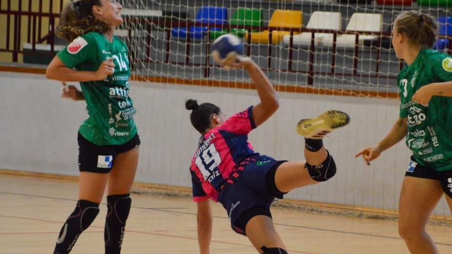 (20-17): El Costa del Sol Málaga tropieza ante el Atticgo Balonmano Elche y vuelve a caer en el torneo alicantino