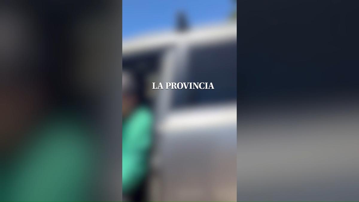 La mujer de Agüimes condenada por acoso vecinal, grabada durante uno de los incidentes