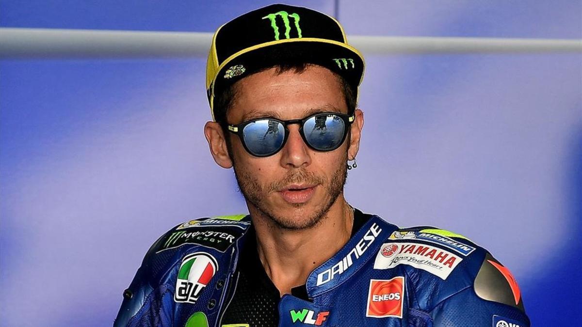 Rossi, con gafas oscuras por su dolor de cabeza
