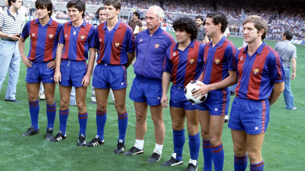Marcos, 'Pichi Alonso', Urbano, Lattek, Maradona, Julio Alberto y 'Periko' Alonso, en el Camp Nou.