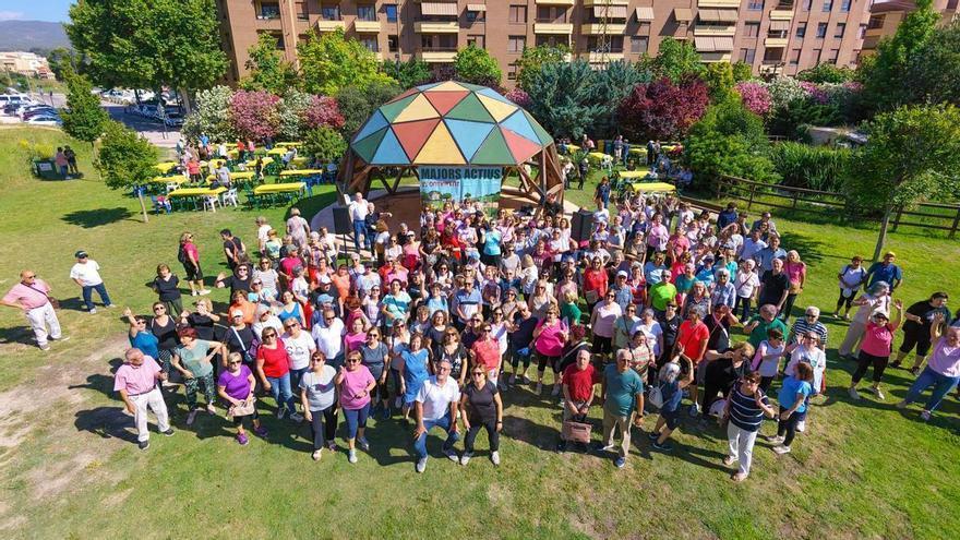 Más de 300 personas participan en el almuerzo de fin de curso de los centro cívicos municipales