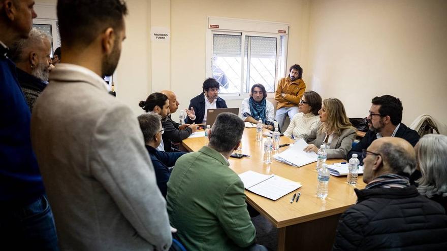 Yolanda Díaz se compromete con los trabajadores de la Base de Rota a seguir dando pasos para solucionar el conflicto laboral