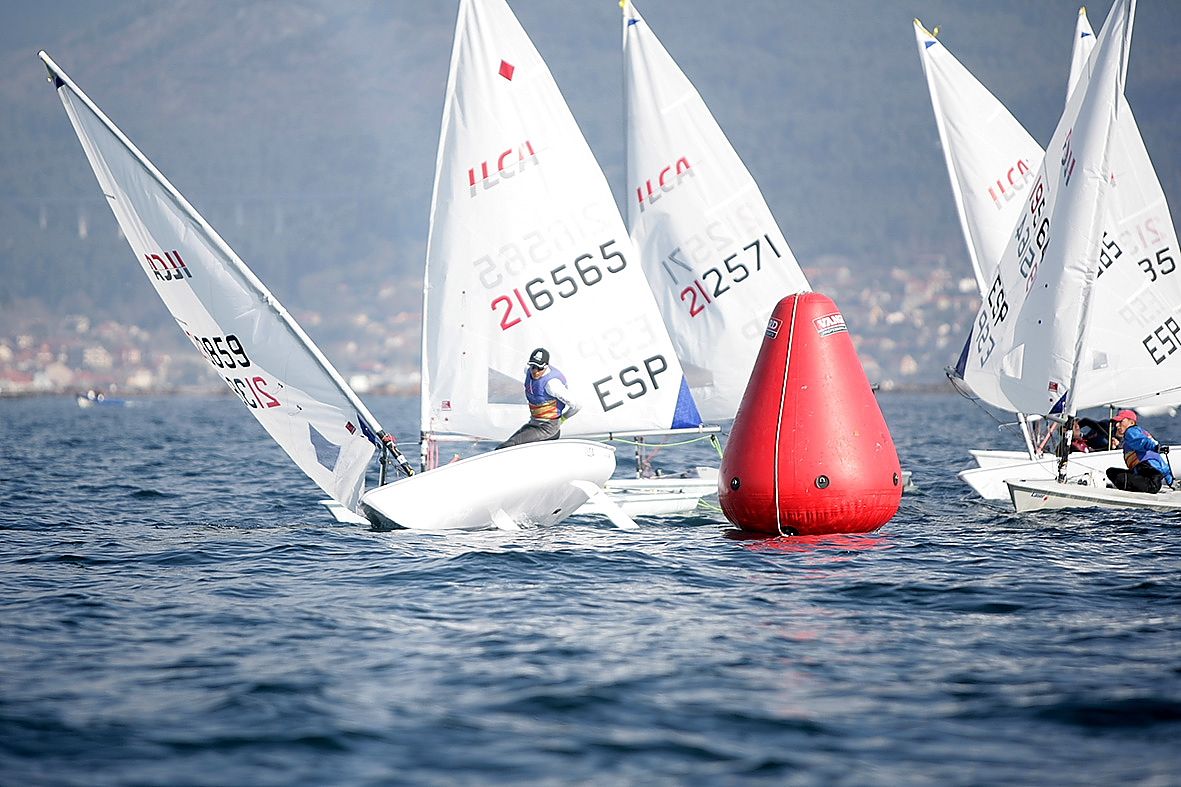 Un espectacular mar de velas en la ría de Vigo