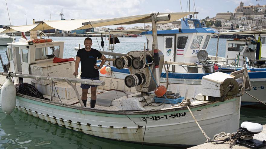 Antoni Tur, presidente de la Cofradía de Ibiza: «Los restaurantes han marcado la tendencia y parece que solo puedes comer pescado en un bullit con gallos de San Pedro o roges»