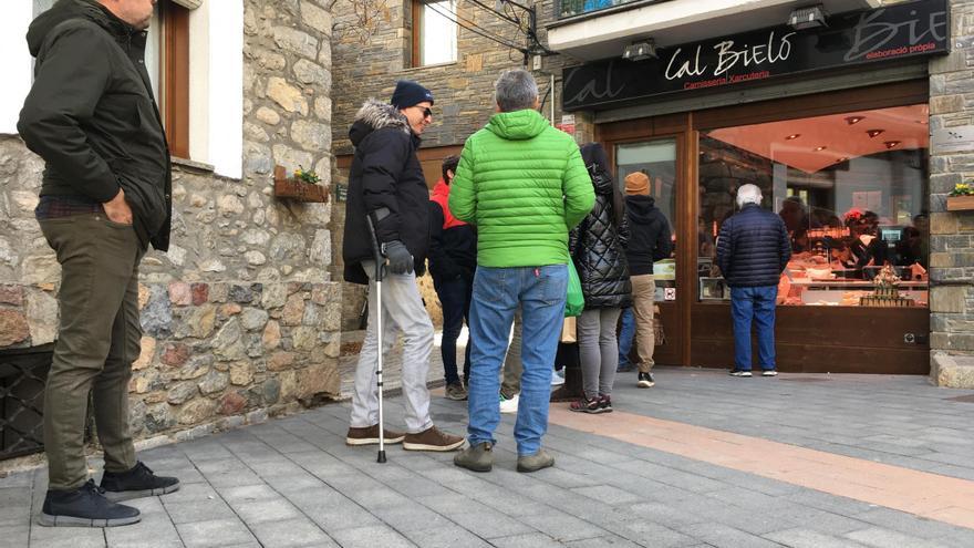 La poca neu a les pistes trasllada el ple turístic de Cerdanya al centre dels pobles