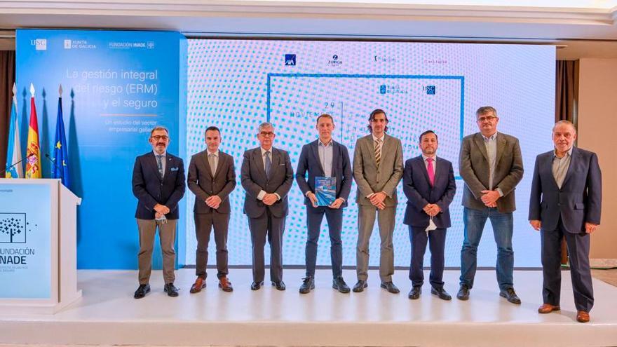 Por la izquierda José Ramón Santamaría, Fernando Guldrís, Juan Manuel Vieites, Luís Otero, Pablo Durán, Marcos Torres, Vicente Pérez Muñuzuri y Adolfo Campos. Foto: Gallego