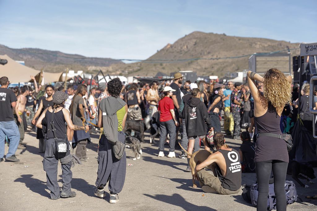 Así es la rave de Fuente Álamo por dentro, en imágenes