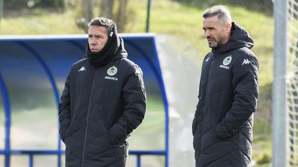 Juanfran García y su ayudante Juan Carlos Díaz, en un entrenamiento. | CDA