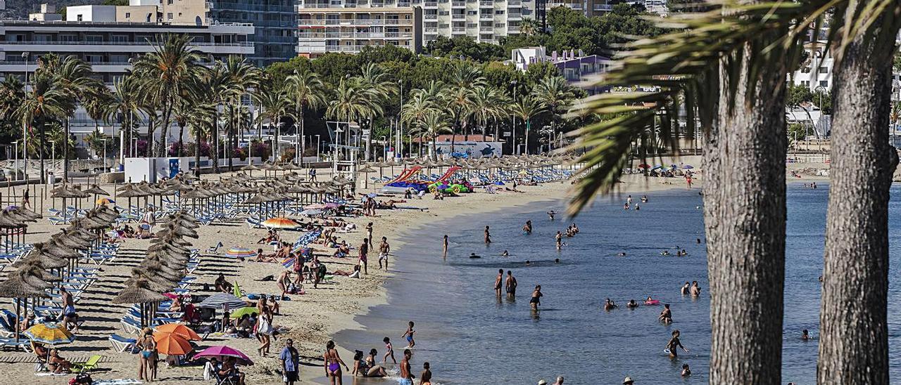 Turistas en Magaluf el verano pasado.