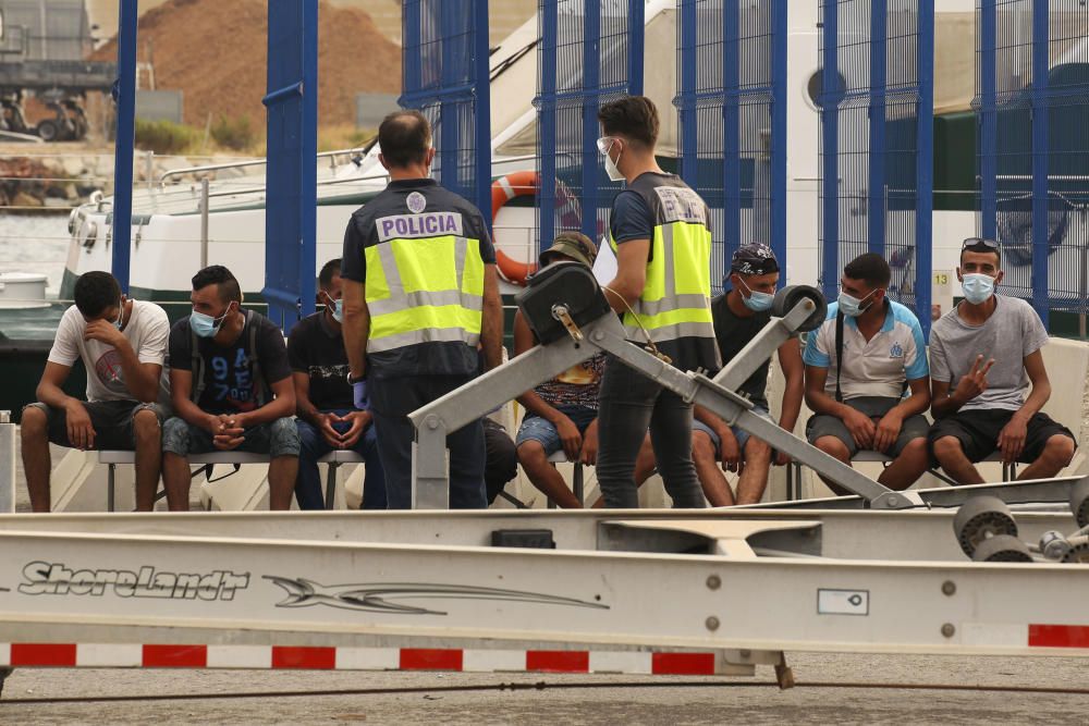 Una patera con unos nueve inmigrantes llega a Tabarca