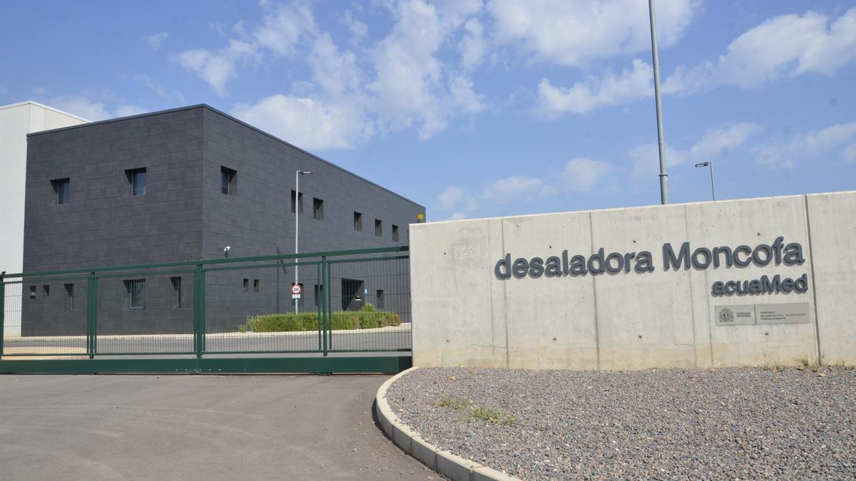 Imagen del exterior de la planta que acoge las instalaciones de la desaladora de Moncofa, gestionada por Acuamed.