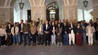 Mérida se une al dolor por la tragedia ferroviaria de Toledo con un emotivo minuto de silencio por las víctimas