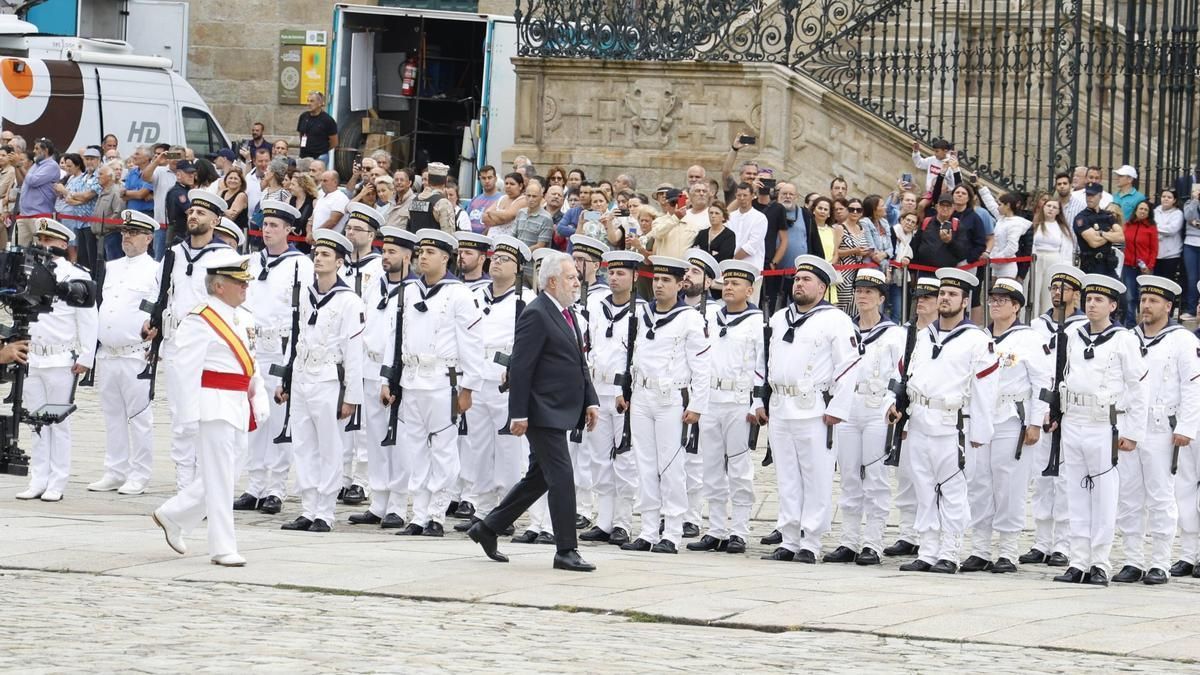 El presidente del Parlamento de Galicia renueva la Ofrenda al Apóstol en Santiago como delegado regio