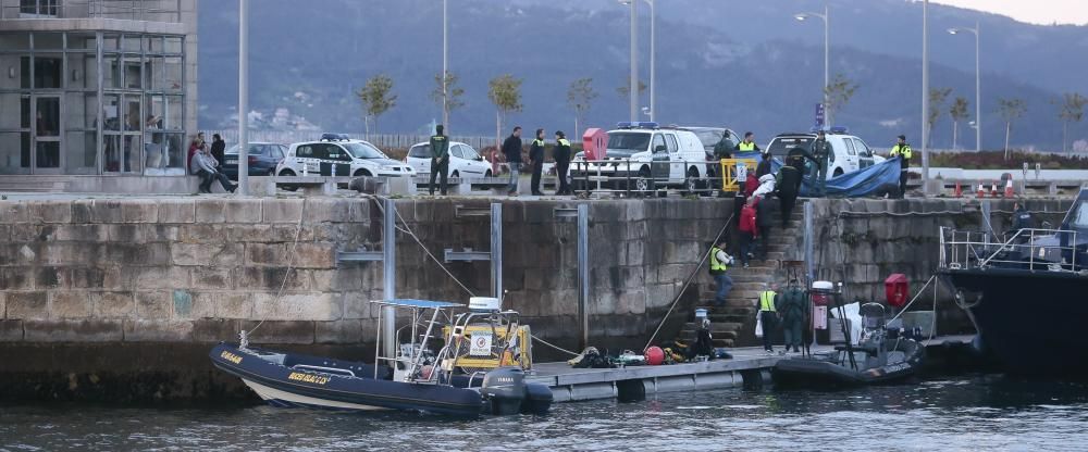 Amigos de Alexis Macía participantes en el rastreo localizaron el cadáver sobre la arena, cerca de la proa del pesquero hundido "Mar de Marín"