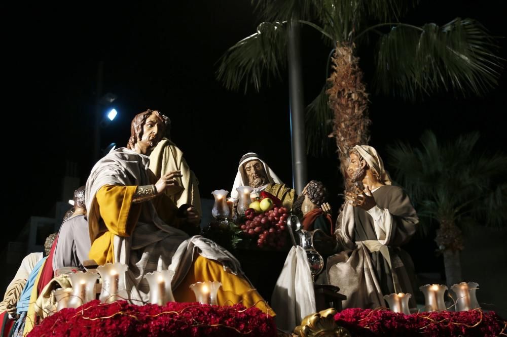 Miles de personas contemplaron el paso de las imágenes de las seis cofradías que participan en Lunes Santo