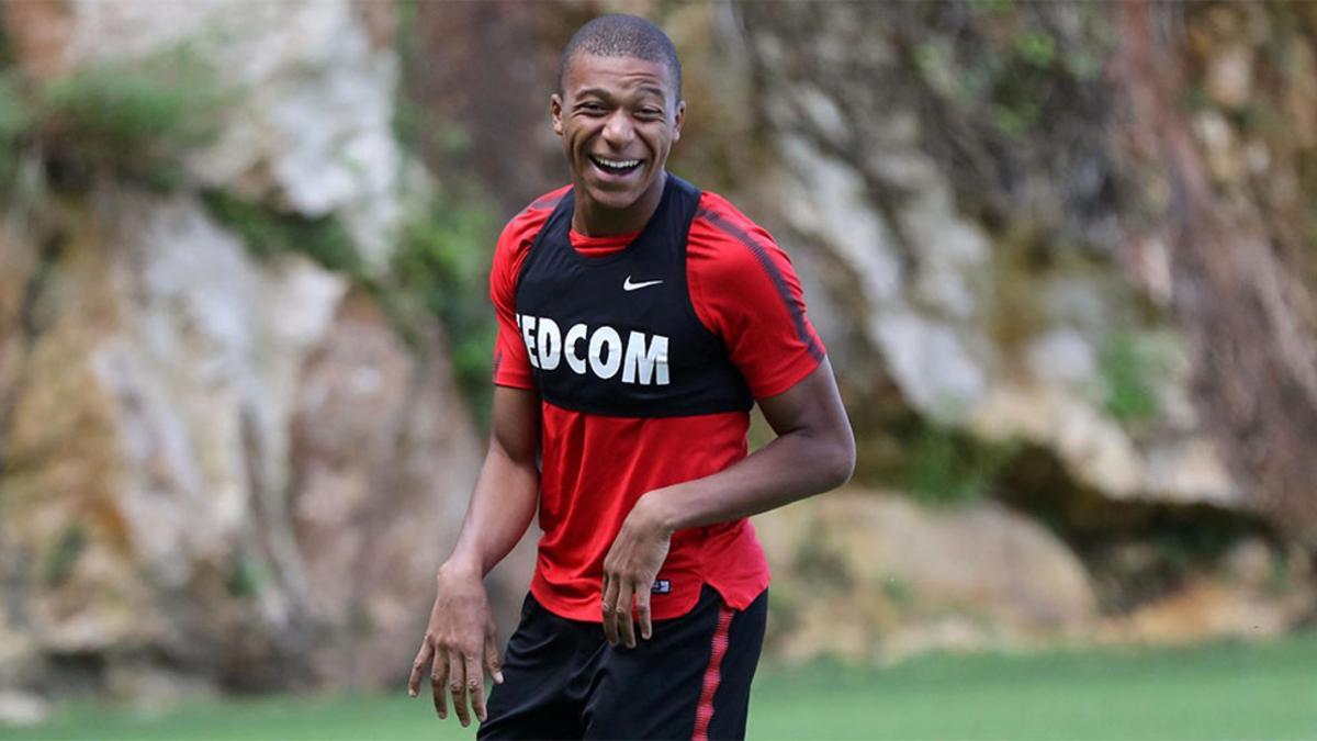 Mbappé no se mueve del Mónaco... por el momento