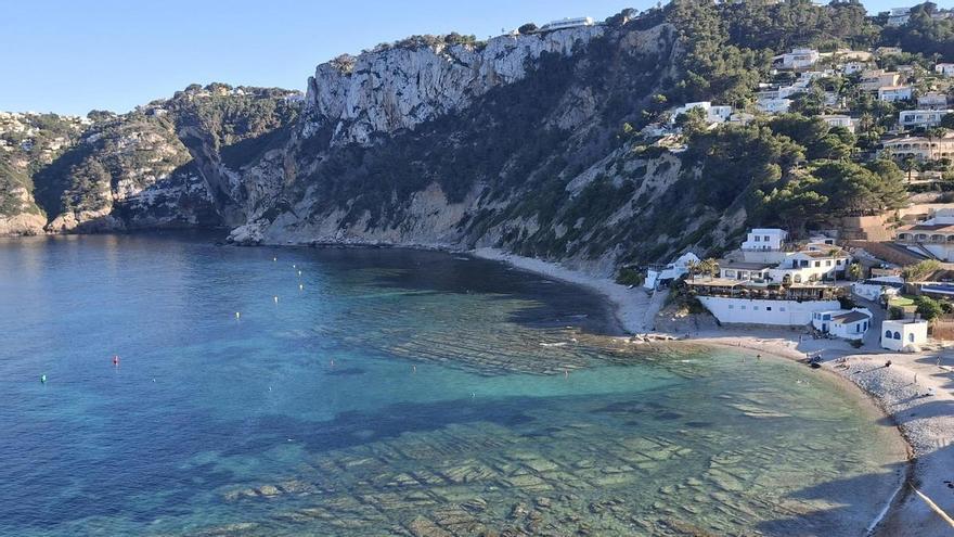 Las 5 calas más escondidas y espectaculares de Alicante para descubrir este verano: como nadar en un acuario