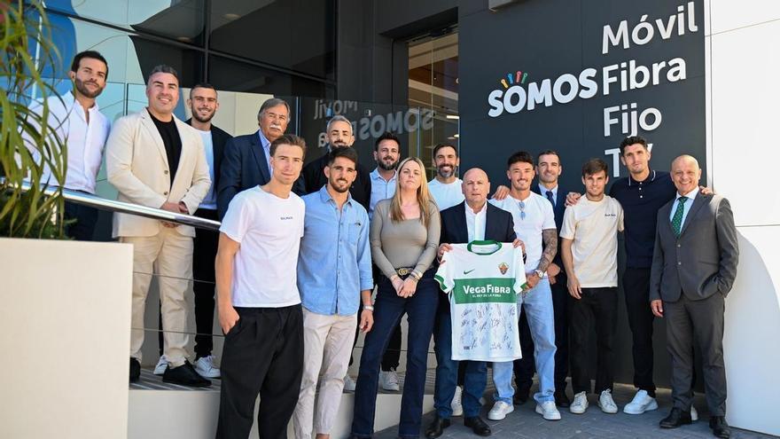 El Elche CF realiza una visita oficial a VegaFibra, main sponsor del club