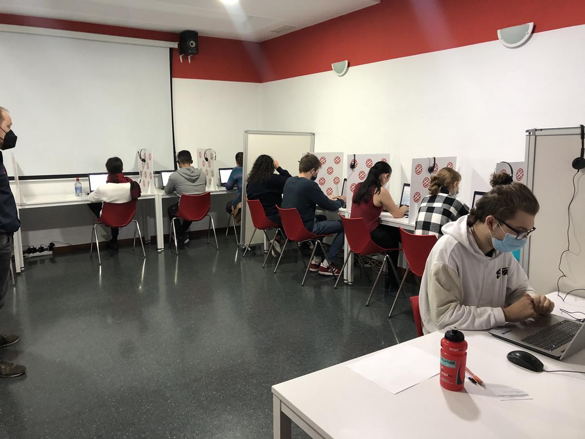 Los exámenes LanguageCert son válidos para estudiantes, universitarios, profesionales o personal de correos.
