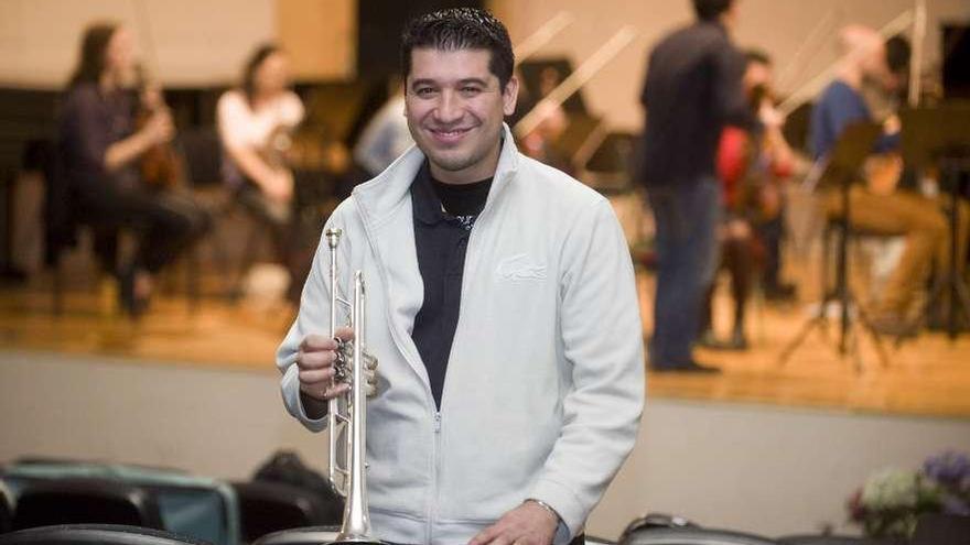 El trompetista Pacho Flores, ayer en el Conservatorio Superior. / 13fotos