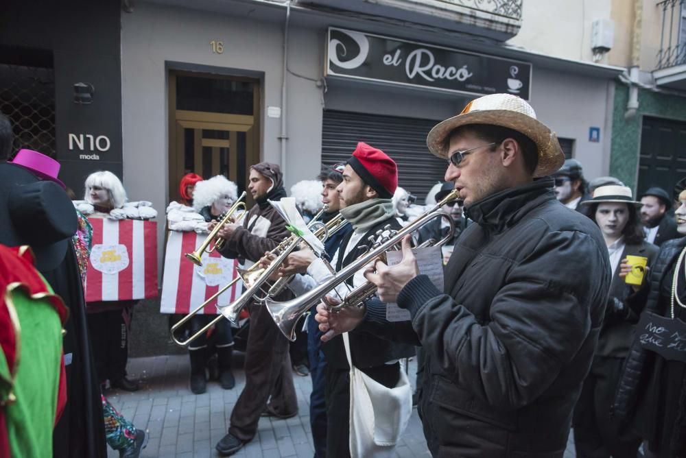 Set mil persones desborden els carrers de Sallent en un Carnaval multitudinari