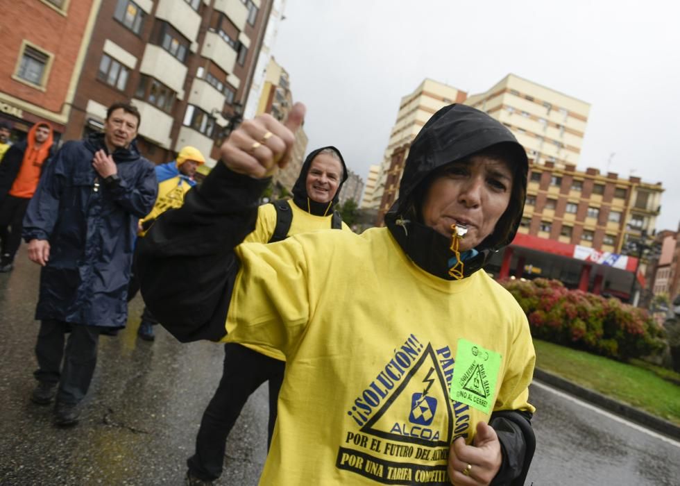 Marcha de trabajadores de Alcoa entre Avilés y Oviedo