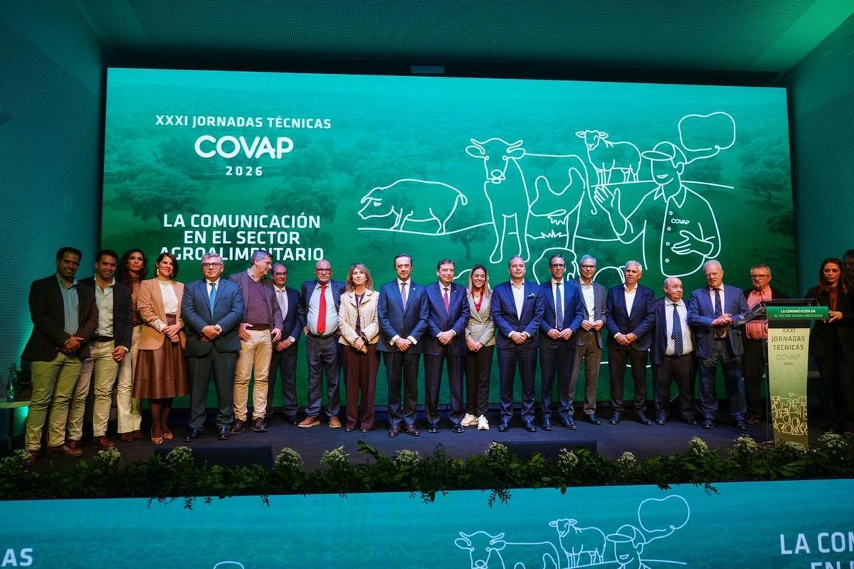 Autoridades y organizadores de las Jornadas Técnicas de Covap.