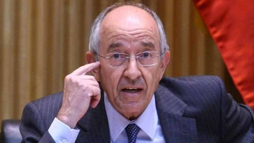 Citan al exgobernador del Banco de España en la Comisión de Caja Badajoz