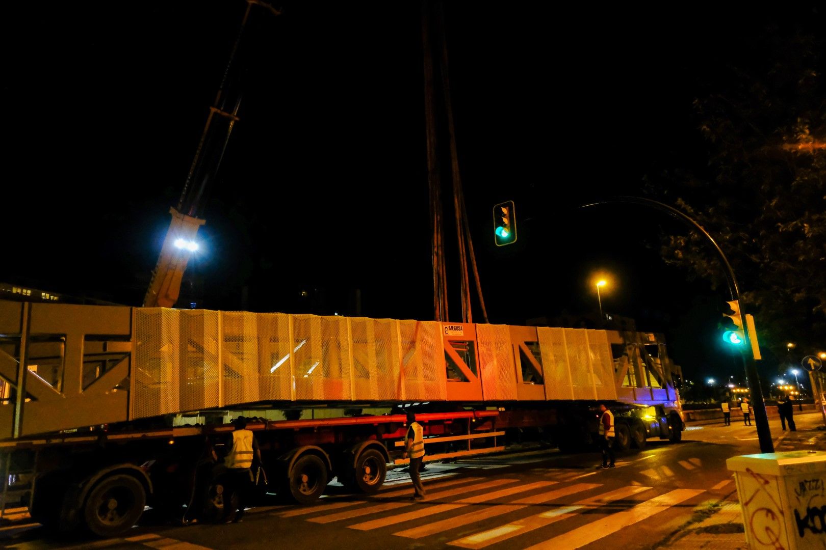 Así ha llegado el nuevo puente del CAC a Málaga