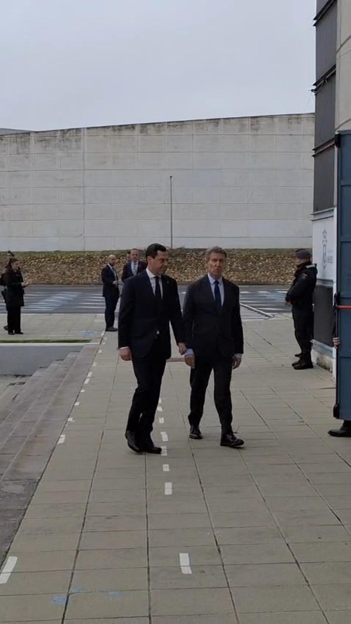 Moreno y Feijóo llegan a la misa funeral en Huelva