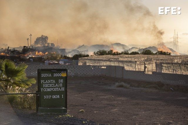 Incendio en una planta de compostaje en Tenerife