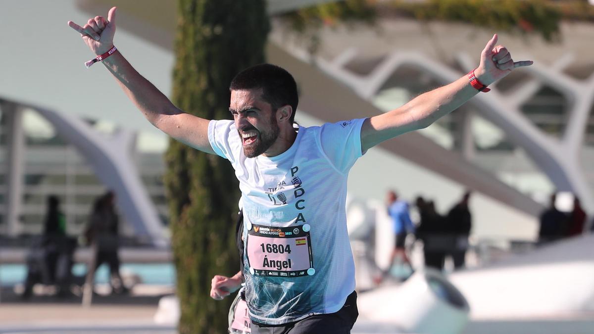 ¡Busca tu foto! Llegada del Maratón Valencia 2021