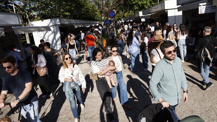 Inauguración de la 60 edición de la Fira del Llibre en los Jardines de Viveros de València
