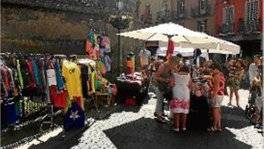 Multitudinària botiga al             carrer a Olot