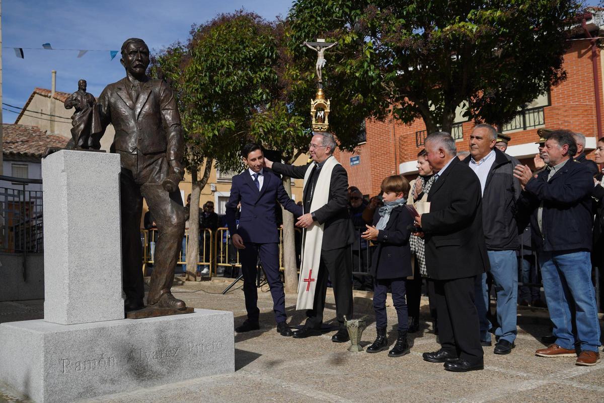 Una estatua de bronce, el recuerdo indeleble de Coreses a Ramón Álvarez