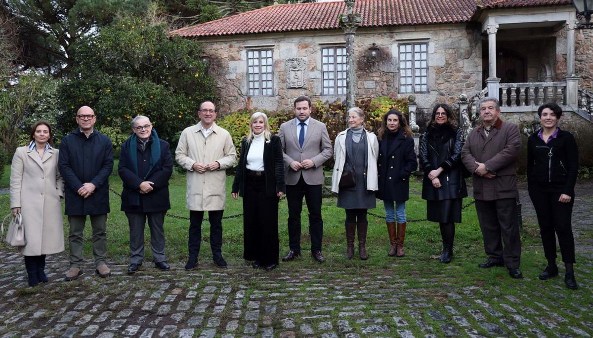 Participantes en el evento, en el jardín de Quinteiro da Cruz.  | // NOÉ PARGA