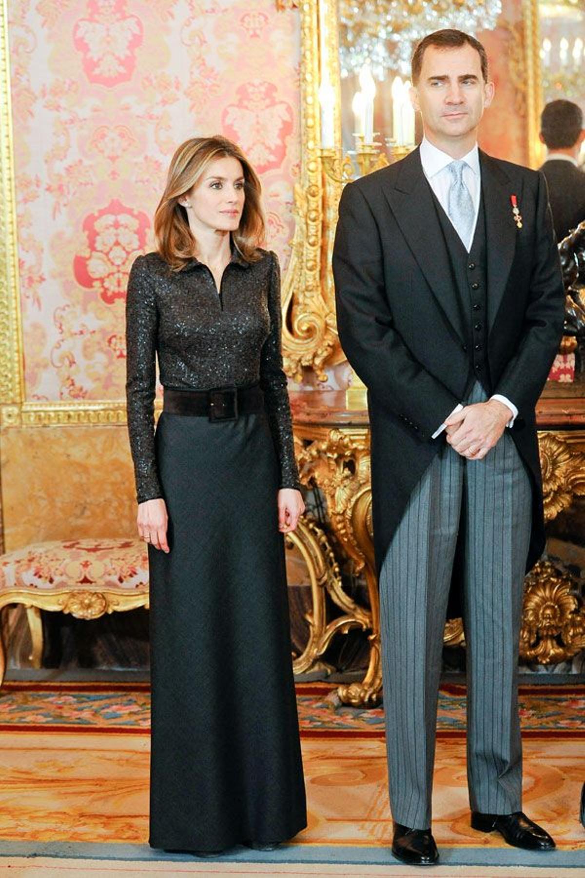 Letizia Ortiz con dos piezas de Felipe Varela en la recepción al Cuerpo Diplomático en 2012